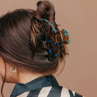 House of Her Teal Acetate Claw // Kaxi