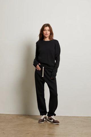 Scarlett Fleece LS Basic Sweatshirt / True Black / Perfect White Tee
