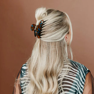 House of Her Teal Acetate Claw // Kaxi