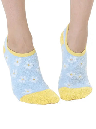 Daisies Fuzzy Slipper Socks