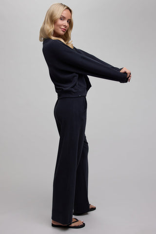 Brushed Fleece Pullover - Black // Barefoot Dreams