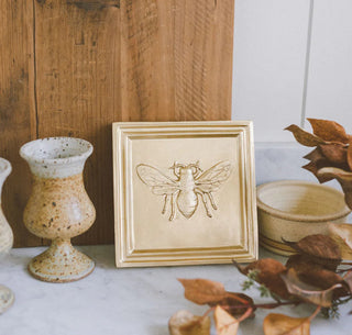 Bee Medallion Wall Art Decor 6 x 6