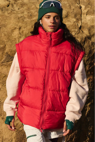 In a Bubble Puffer Vest / Cranberry / Free People