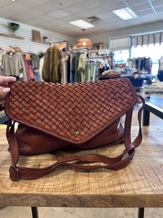 Intrecciato Braided Crossbody Clutch Bag - Cognac