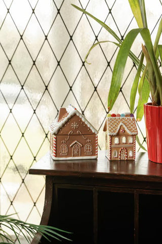 Gingerbread 9.5 oz ceramic house - Gingerbread// Paddywax