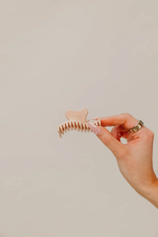 Kaxi Wavy Mini Hold Everything Claw Clip