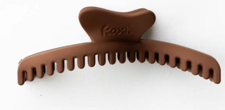 Kaxi Midi Wavy Hold Everything Claw Clip