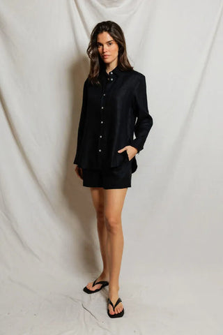 Malin Linen Short - True Black // Perfect White Tee