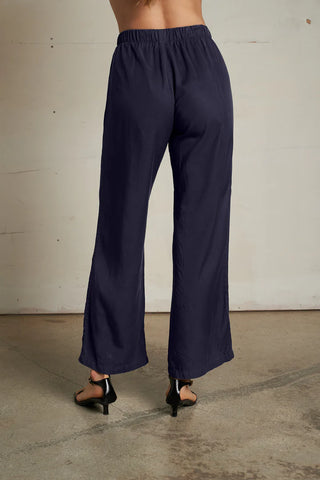 Hana Tencel Pull ơn Pant / Navy / Perfect White Tee