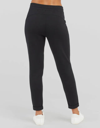 SPANX Air Essentials Tapered Pant - Very Black