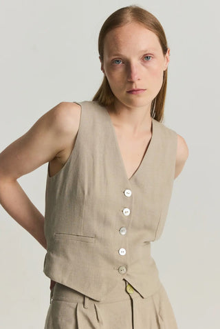 The Eva Vest Beige