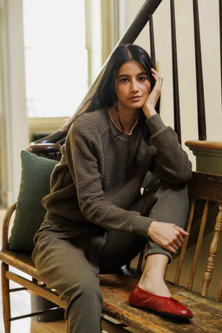 Ziggy Fleece Cotton Sweatshirt - Dark Olive // Perfect White Tee