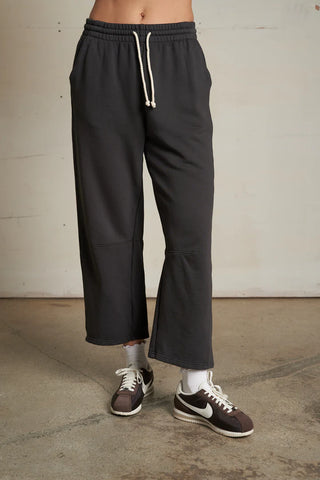 Fallon Fleece Barrel Sweatpants / Vintage Black / Perfect White Tee