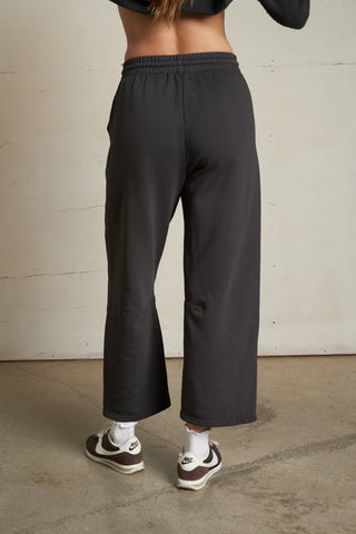 Fallon Fleece Barrel Sweatpants / Vintage Black / Perfect White Tee